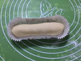 16、奶酪蓝莓面包,放入纸托。