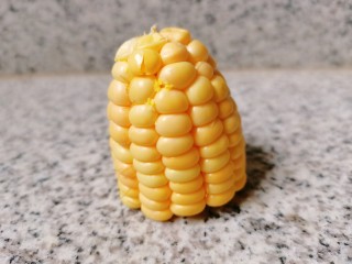 1、玉米南瓜粥,玉米清洗干净
