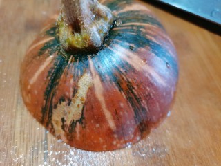 5、玉米南瓜粥,南瓜取头部实心部位