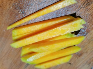 7、玉米南瓜粥,再切成长条