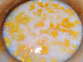 13、玉米南瓜粥,把它搅拌均匀