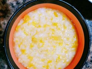 16、玉米南瓜粥,熬至粘稠即可食用