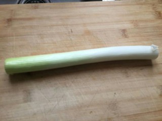 6、生菜肉丸粥, 那一段京葱 （一小段就可以了。）