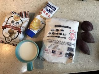 1、紫薯糖心糯米滋,准备好食材，炼奶我后来没用，糖心够甜了