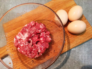 1、苏格兰炸鸡蛋-鸡蛋的花式吃法,用料非常简单，就猪肉末和鸡蛋