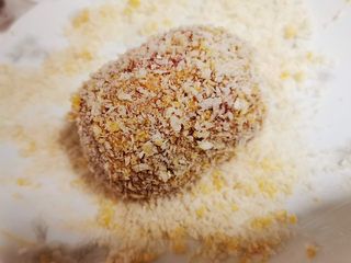 8、苏格兰炸鸡蛋-鸡蛋的花式吃法,裹上面包糠