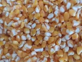 1、大碴子粥,新打的大碴子