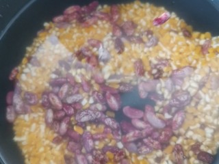 4、大碴子粥,泡水5小时，水米比例1比5