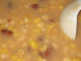 7、大碴子粥,颜色变黄了一些