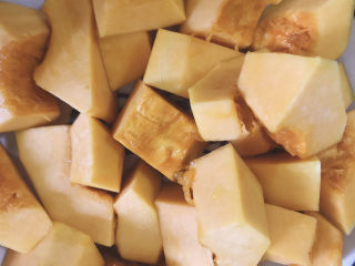 2、红薯南瓜粥,切块