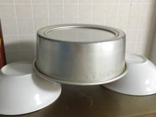 20、双色戚风蛋糕,烤完立即倒扣放凉，三小时后再脱模。