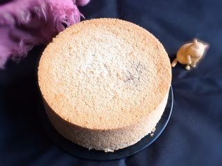 22、双色戚风蛋糕,漂亮的蛋糕就出来了。