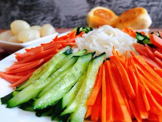 8、凉拌米粉,看着就好有食欲的感觉哦