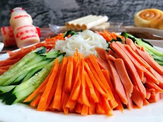 13、凉拌米粉,普通的食材用心去做就会得到意想不到的收获