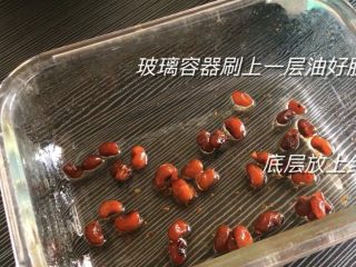 12、红豆发糕,玻璃容器刷上一层好脱模，底层铺上红豆