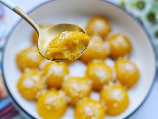 15、椰香南瓜糯米糍,好吃到爆~