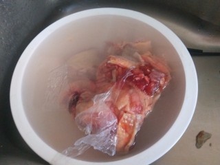 6、鸡肉山药粥,最好提前解冻，为了快递解冻用水泡开。