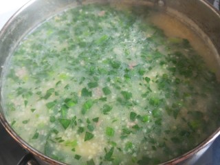 23、鸡肉山药粥,搅拌均匀即可。