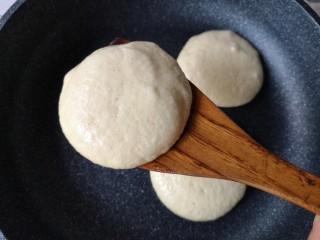 12、舒芙蕾——给你做舒芙蕾的人 一定很爱你,开锅盖,底面能用铲子轻轻铲起就可以翻面了。