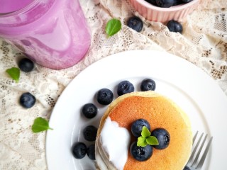 16、舒芙蕾——给你做舒芙蕾的人 一定很爱你,搭配奶昔水果即是能量满满颜值担当的一餐。