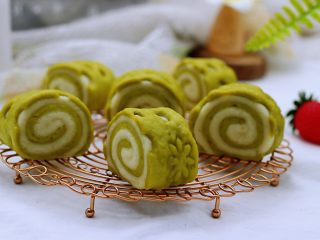 17、菠菜双色花样小馒头卷,怎么拍都是超好看有木有。