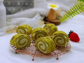 18、菠菜双色花样小馒头卷,成品一