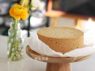 1、红茶柠檬戚风,15.	个人比较喜欢有红茶粉末在蛋糕里的口感。如果不喜欢可以将红茶液过滤后使用