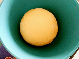 5、花样馒头~小蜗牛馒头,一直揉到光滑的面团