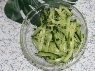 6、幸福便当~沙拉烤肉拌饭,切丝