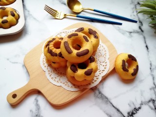 15、双色甜甜圈,拍美美哒照片。