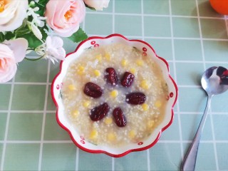 12、银耳小米粥,盛入碗中，银耳小米粥就做好了