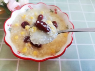 13、银耳小米粥,我要开吃了，入口滑嫩细腻，口感甘甜