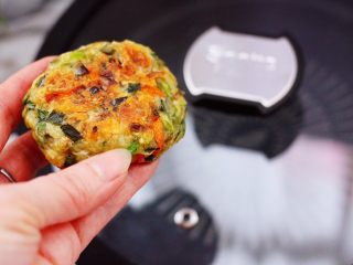 18、槐花胡萝卜鸡蛋饼,我要开动啦。