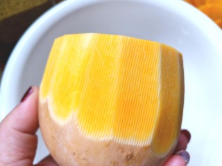 5、南瓜糯米夹心饼,去皮,切片