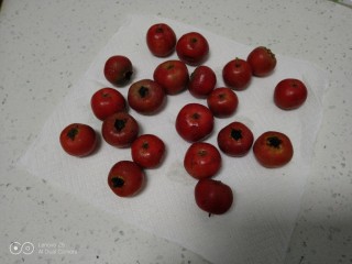 2、糖雪球,擦干水分。