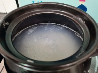 4、红薯南瓜粥,大火烧开煮至一会儿