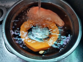 5、红薯南瓜粥,南瓜，红薯去皮洗净