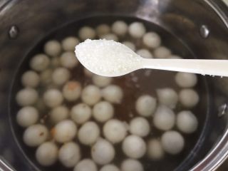 5、快手小食 酒酿圆子,加糖，轻轻搅拌N