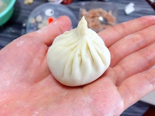 12、灌汤小笼包,捏出邹折