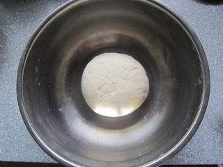 2、教你做一碗销魂的油泼面,合成光滑的面团