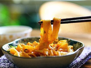18、教你做一碗销魂的油泼面,一碗勾魂的油泼面就这样诞生了