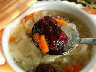 14、红枣枸杞银耳汤,银耳入口即化,满满的胶原蛋白啊。