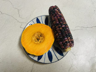 2、玉米南瓜粥,玉米和南瓜