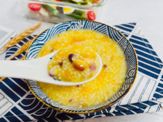 12、玉米南瓜粥,玉米南瓜粥，软糯香甜又暖胃。