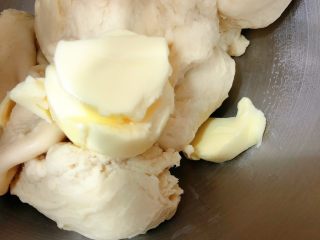 8、盐面包,加黄油