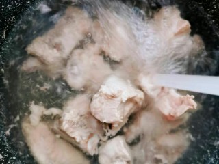 6、消食开胃的老菜脯粥,煮开，捞起洗干净