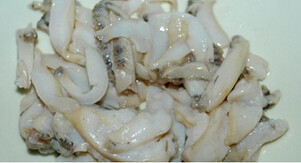 2、鲍鱼粥,将鲍鱼8个打花，4个切成丝