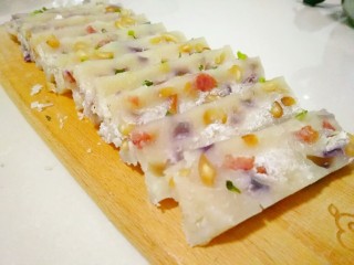 14、快手萝卜糕,吃的时候再切成片,一片一片拿着吃,当零食吃,很方便