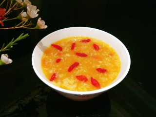 1、鸡蛋小米粥,鸡蛋小米粥。