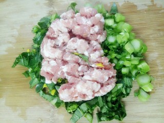 7、菜心肉末粥,再加入肉末